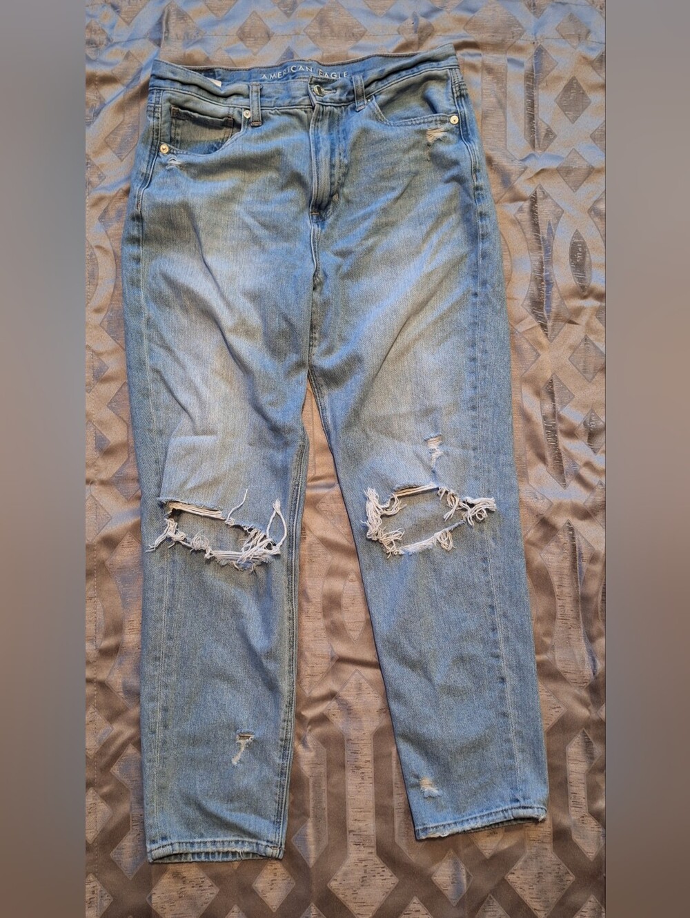 American Eagle Outfitters Distressed Straight Leg Jeans. Sz 8